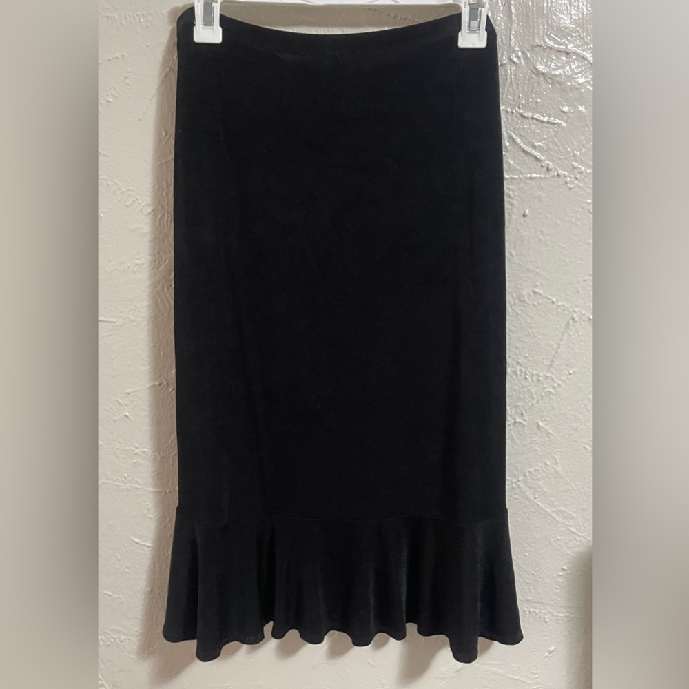 Flowy black skirt